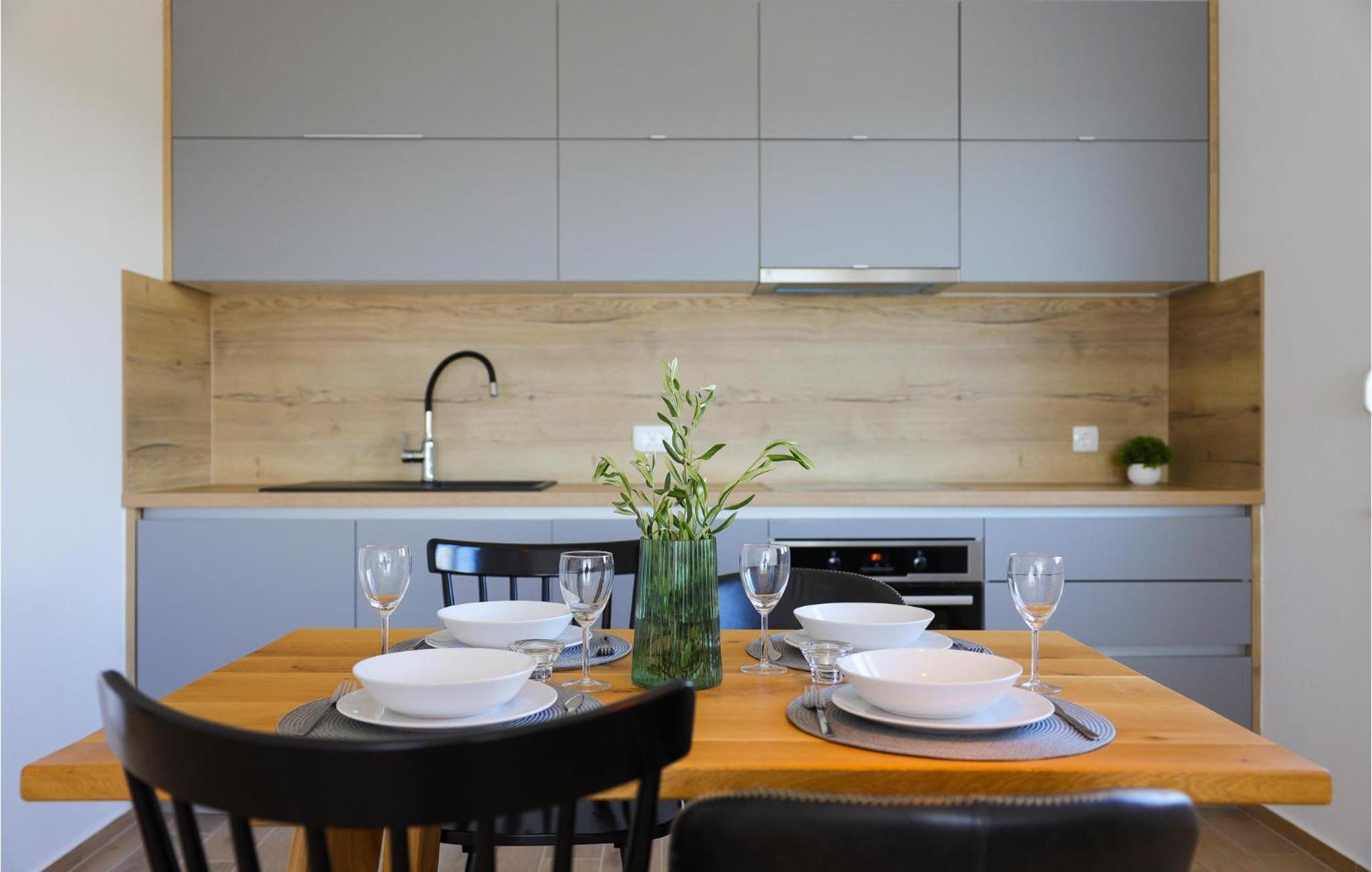 Stunning Home In Vrsi With Kitchen Exterior photo