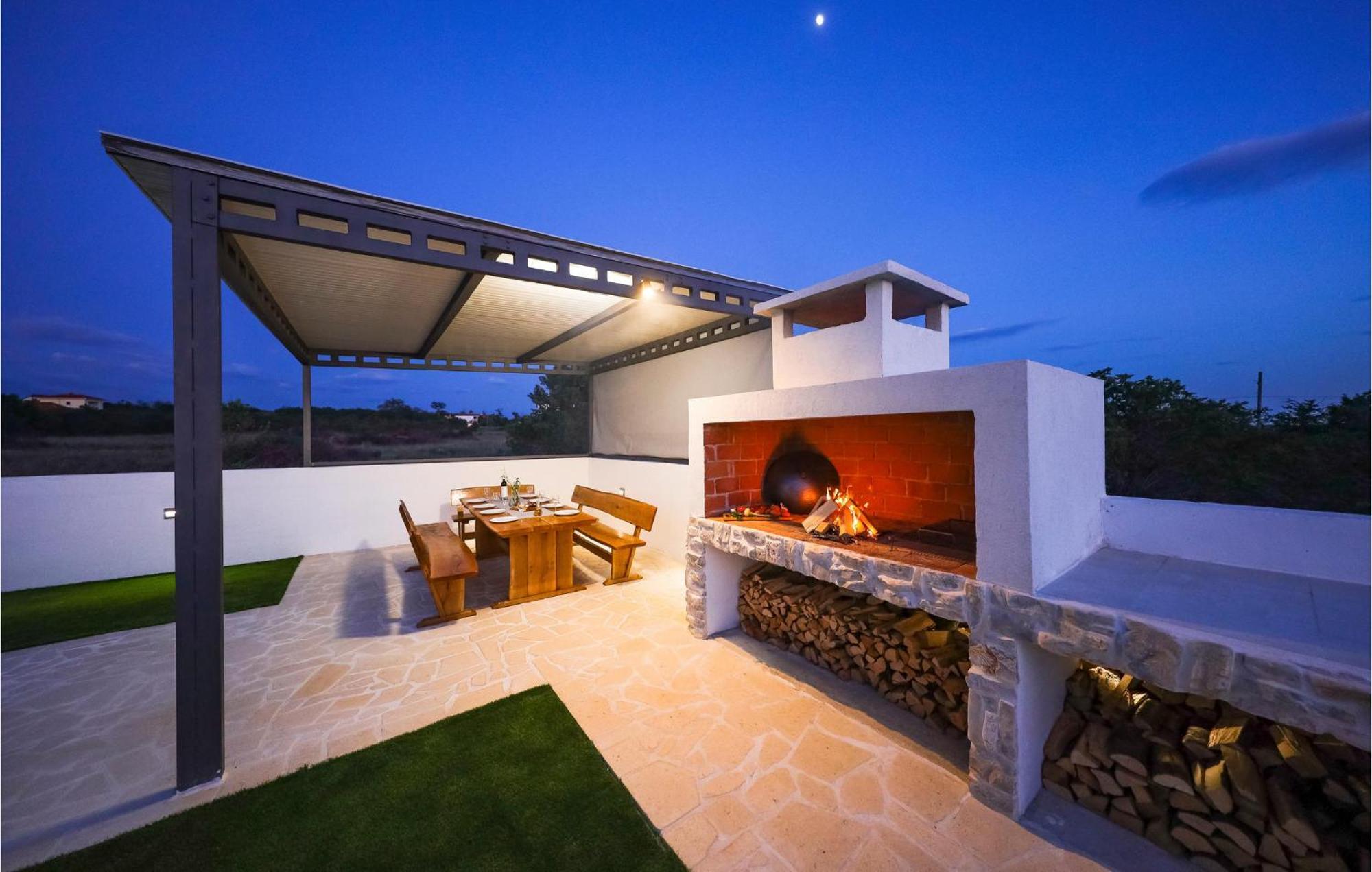 Stunning Home In Vrsi With Kitchen Exterior photo