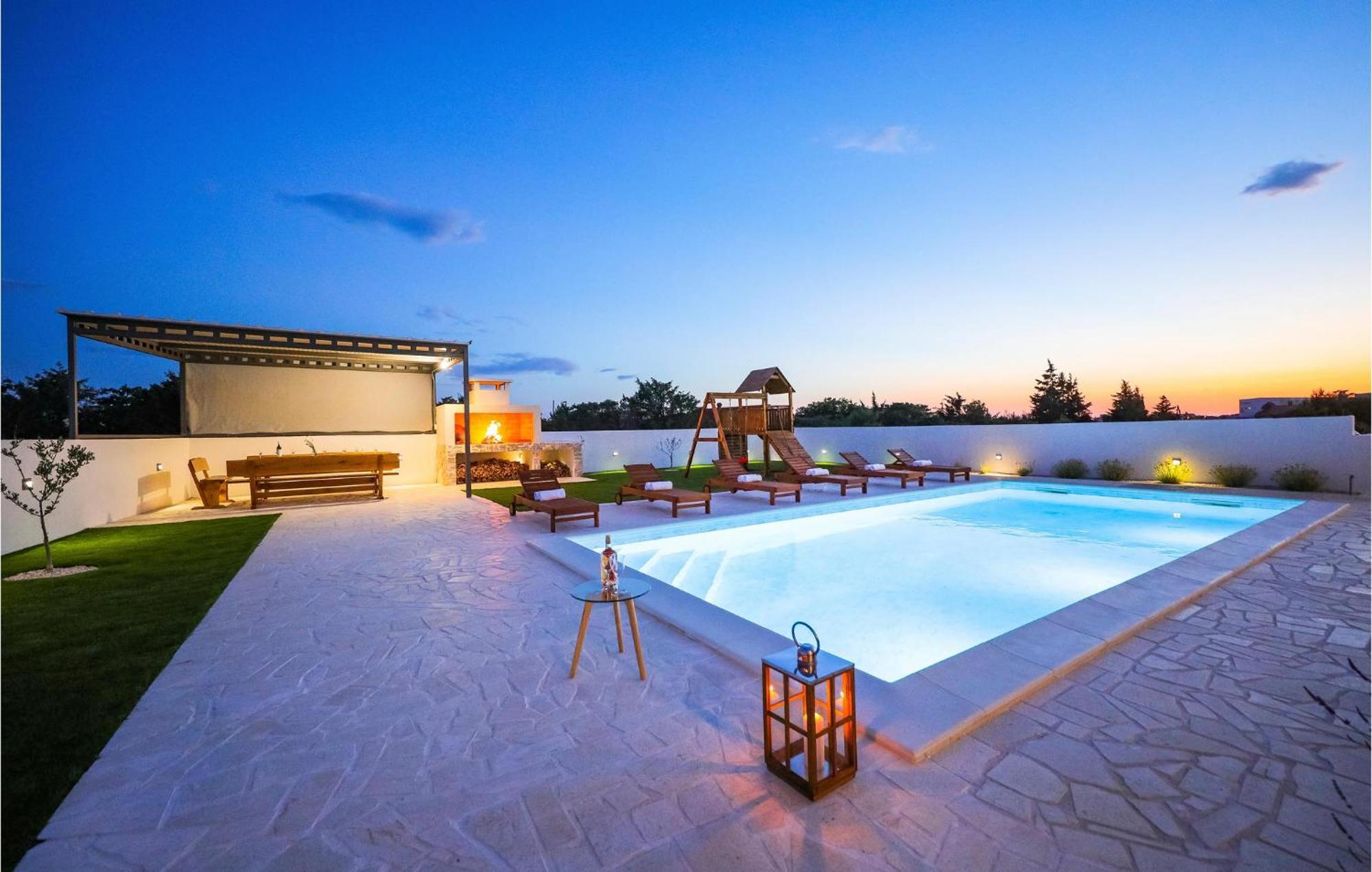 Stunning Home In Vrsi With Kitchen Exterior photo