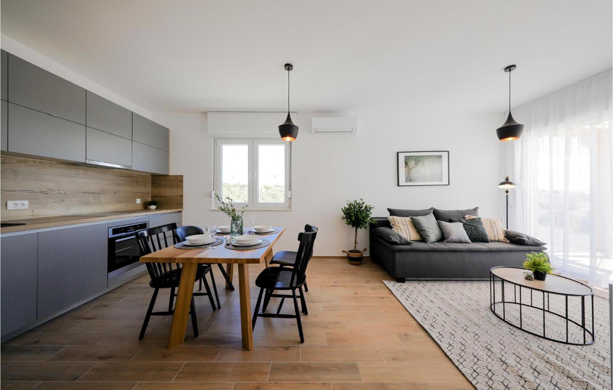 Stunning Home In Vrsi With Kitchen Exterior photo